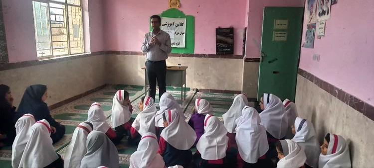 برگزاری کلاس‌های آموزش و پیشگیری از بیماری‌های مشترک انسان و دام در شهرستان دهلران