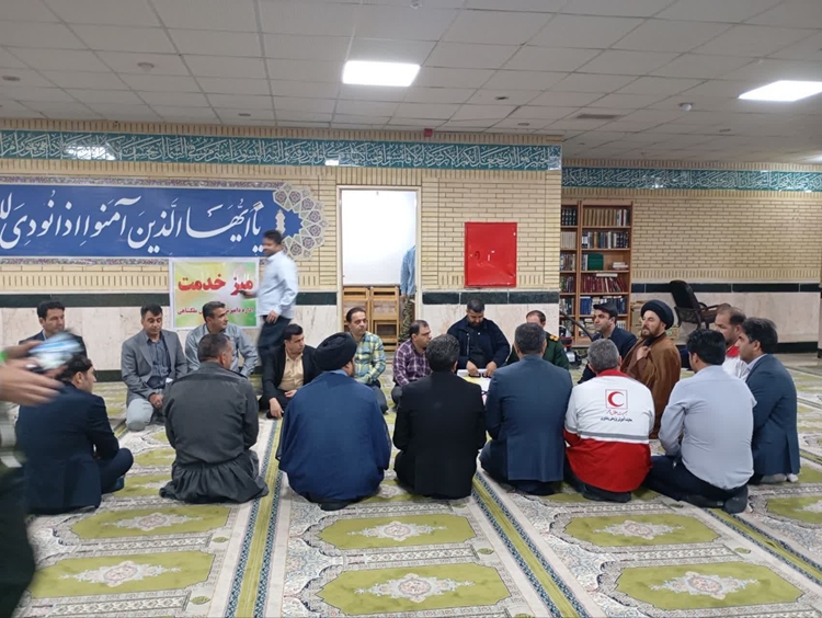 برپایی میز خدمت اداره دامپزشکی ملکشاهی در حاشیه نماز جمعه