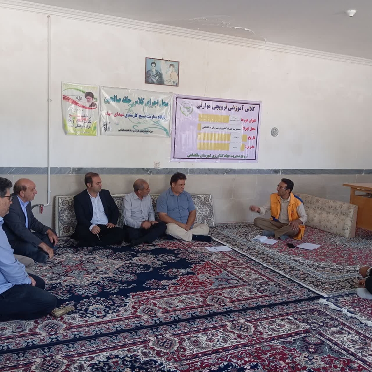 برگزاری دوره آموزشی واکسیناسیون وبررسی بیماریها طیور درواحدهای صنعتی درشهرستان ملگشاهی